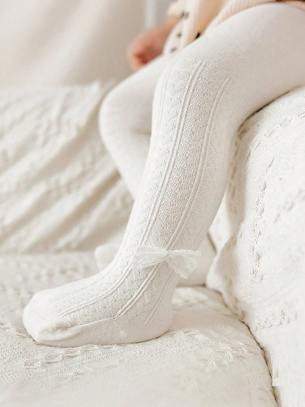 1 Pair of Baby Girls' Heart-Patterned Leggings with Lace Bowknots Decoration Are Suitable for Girls to Wear with Lolita Outfits for Everyday Wear