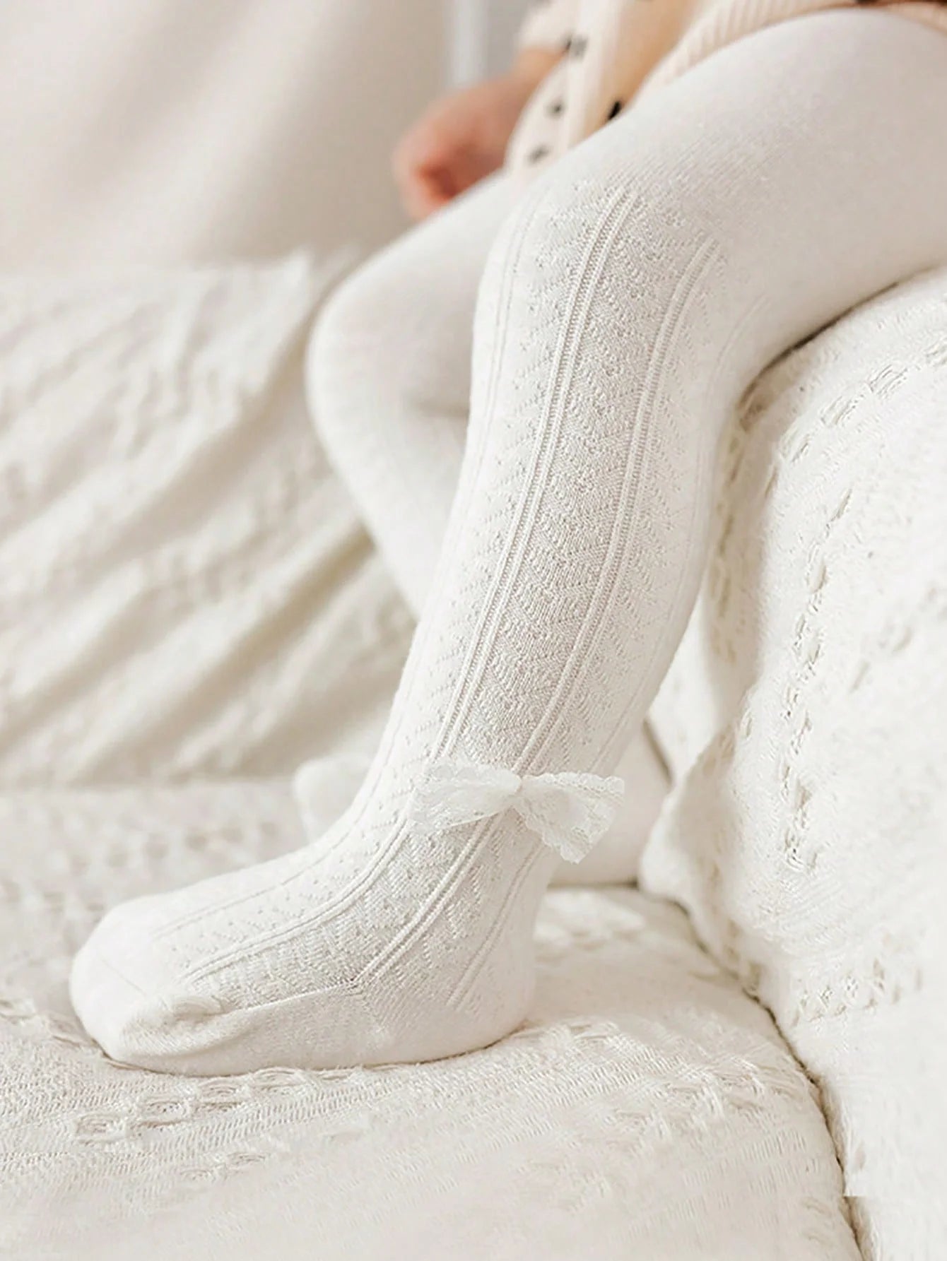 1 Pair of Baby Girls' Heart-Patterned Leggings with Lace Bowknots Decoration Are Suitable for Girls to Wear with Lolita Outfits for Everyday Wear