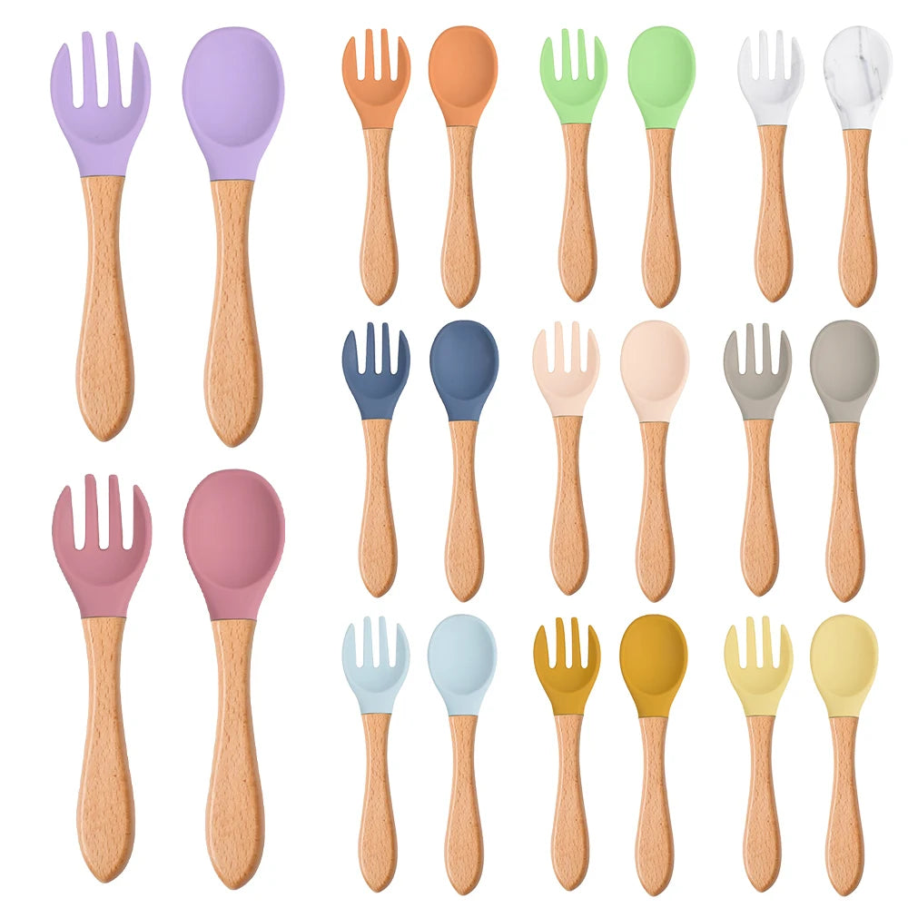 Ensemble de 2 cuillères et fourchettes en silicone pour bébé avec manche en bois - Accessoires d'alimentation pour nourrissons et tout-petits.