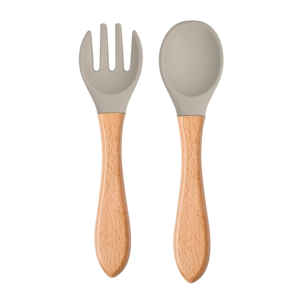 Ensemble de 2 cuillères et fourchettes en silicone pour bébé avec manche en bois - Accessoires d'alimentation pour nourrissons et tout-petits.