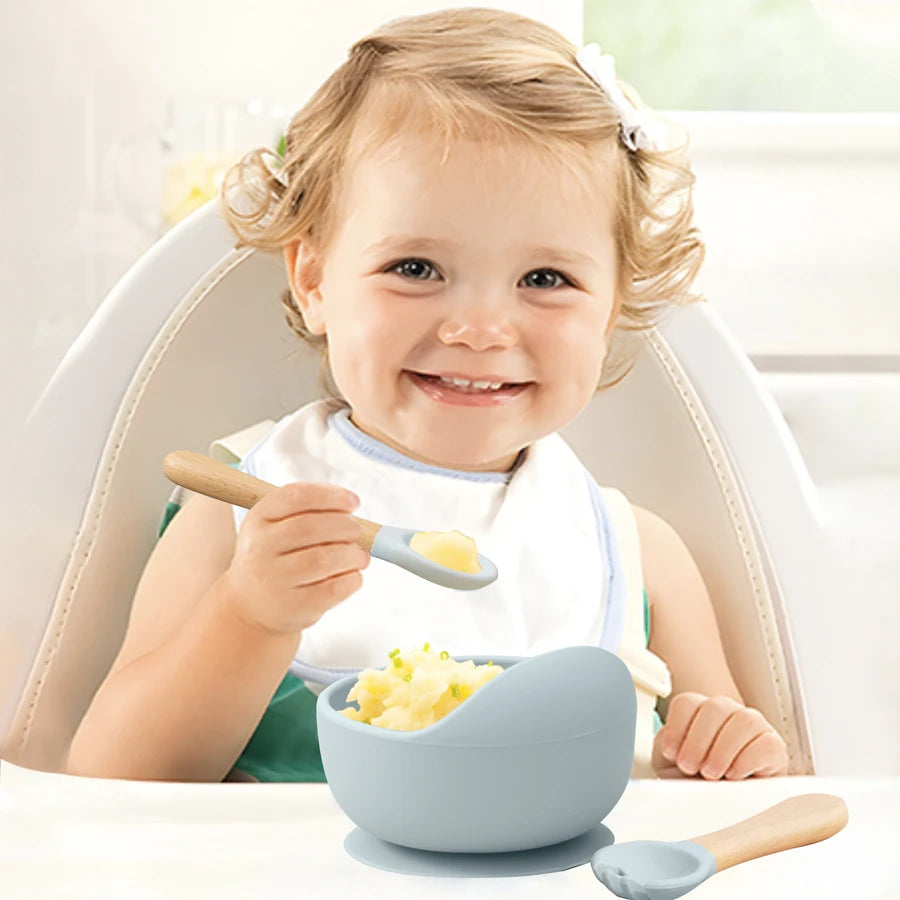 Ensemble d'alimentation pour bébé Mamaplan 3 pièces en silicone : bol à ventouse, cuillère et fourchette d'apprentissage, assiette et accessoires pour bébé.