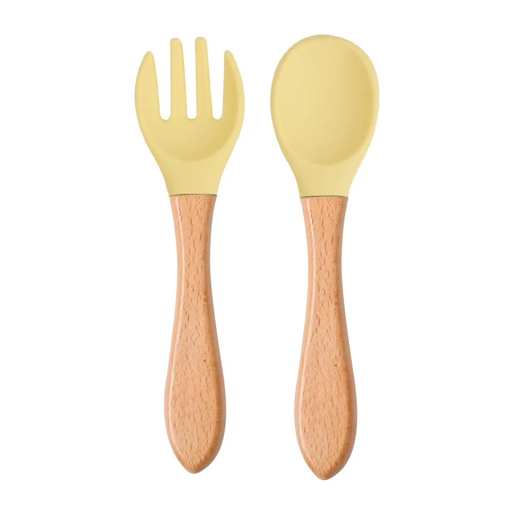 Ensemble de 2 cuillères et fourchettes en silicone pour bébé avec manche en bois - Accessoires d'alimentation pour nourrissons et tout-petits.