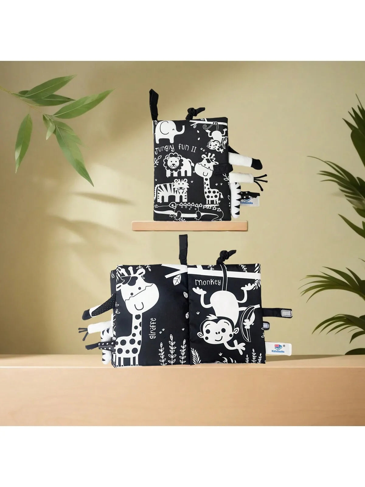 Livre en tissu résistant aux déchirures, avec des animaux noirs et blancs, pour l'éveil des tout-petits et l'apprentissage précoce des sons. Jouet interactif parent-enfant.