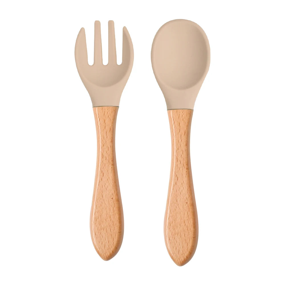 Ensemble de 2 cuillères et fourchettes en silicone pour bébé avec manche en bois - Accessoires d'alimentation pour nourrissons et tout-petits.